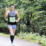 村岡ダブルフルウルトラランニングで連覇した美方署の豊島正士巡査部長＝９月２８日、香美町村岡区（同大会事務局提供）