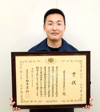 豊岡農業改良普及センターの村崎将太郎さんが発表した取り組みが、全国最優秀の「農林水産大臣賞」に選ばれた＝豊岡総合庁舎