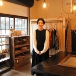 古橋緋香里さんとゆかりの作家たちの作品を集めたセレクトショップの店内＝豊岡市出石町内町