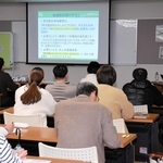 部活の地域展開などについて市民らと意見交換したタウンミーティング＝さんとう緑風ホール