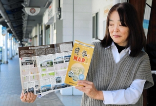 豊岡駅通商店街振興組合が、豊岡市街地の震災復興建築群などを紹介する「見て歩きマップ」をリニューアルした＝豊岡市千代田町