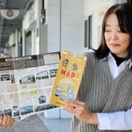 豊岡駅通商店街振興組合が、豊岡市街地の震災復興建築群などを紹介する「見て歩きマップ」をリニューアルした＝豊岡市千代田町