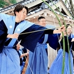 放つ101本の矢、伝統脈々と　香美・御崎の平内神社で「百手の儀式」