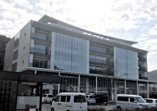 朝来市役所＝朝来市和田山町東谷