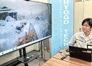 ドライブレコーダーで録画した除雪作業。マニュアルの一部として使われる＝朝来市内