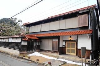 新温泉町に寄付された「廻船問屋千原屋道盛邸」＝新温泉町諸寄