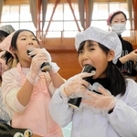 30メートルの巨大巻きずし完成!　豊岡・竹野で児童ら150人挑戦