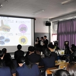 クマ出没の背景や遭遇時の対応など発表　和田山高3年生「探究」授業