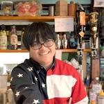 １日限定のバー「甘くない夜」をオープンした日高西中２年の水田煌太さん＝豊岡市日高町広井