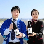 「ＪＪエリアセンター但馬」が香住鶴と開発した日本酒「舞翔」がお披露目された＝豊岡市岩井