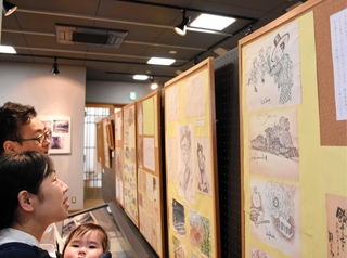 作家山田風太郎の画才を紹介する＝養父市関宮