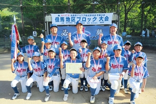 初優勝した浜坂ブルーオーシャンズ＝新温泉町湯