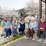 地域のご婦人方の花見会にて「せーの」