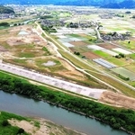 上空から撮影した中郷遊水地下池（豊岡河川国道事務所提供）