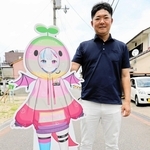 垣崎辰徳さん（右）とＶチューバー「あいさきちぃ。」＝朝来市和田山町寺谷