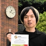 ＷＰＣの日本代表メンバーに贈られた賞状を手にする宇都宮遼さん＝朝来市生野町口銀谷