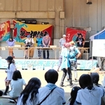 たけの海町マーケットのステージイベント会場＝豊岡市竹野町竹野