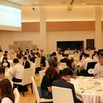 男性の育休の意義学ぶ　豊岡市の「ワークイノベ会議」総会　会員ら100人、講演聴講し意見交換