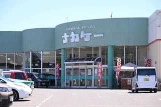 マルワ渡辺水産が営業を続けるナカケー白川店＝新温泉町浜坂