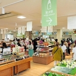 壁が取り払われ広く感じられるようになった土産物売り場＝豊岡市日高町栗栖野