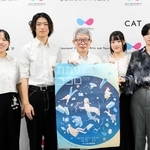 芸術文化観光専門職大学の学生たちが、平田オリザ学長が３６年ぶりに自作をリメークした「カガクするココロ」を上演する＝豊岡市山王町