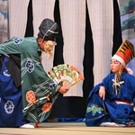 翁を演じた山下愛丸さん（左）と黒木尉役の山下晃佑さん＝香美町香住区訓谷