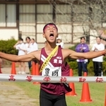 優勝のゴールを果たした豊岡の１年松島志龍さん＝豊岡市出石町口小野