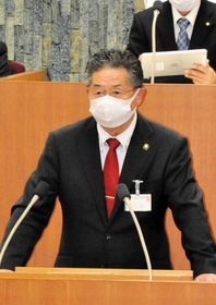 所信表明をする丹波市の林時彦市長＝丹波市役所