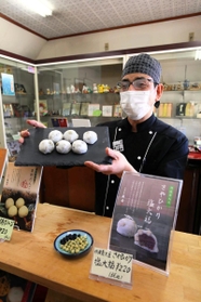 「さやひかり」を使った塩大福を企画、開発した後藤紀行さん＝丹波市山南町井原