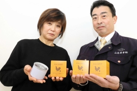 開発に携わった土肥玲子さん（左）と山本忠弘社長＝丹波市氷上町石生