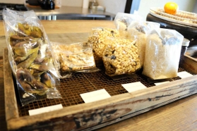 黒豆や黒枝豆を加工した商品＝丹波篠山市安口