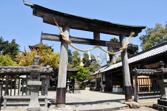 建て替え予定の第二鳥居＝丹波市柏原町柏原、柏原八幡宮