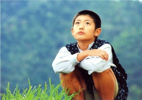 １２歳の三浦春馬さんが出演した映画「森の学校」の一場面（Ｃ）２００２森の学校製作委員会