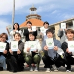 レシピブックの制作に関わった兵庫医療大学の学生ら（石崎真紀子さん提供）