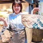 使用済みの豆袋を再利用したエコバッグ＝丹波篠山市立町、小田垣商店