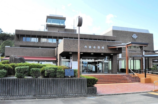 丹波市役所＝丹波市氷上町成松