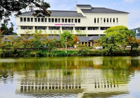 丹波篠山市役所＝丹波篠山市北新町