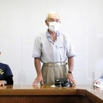 記者会見する桑原自治会の関係者や住民ら＝丹波篠山市役所