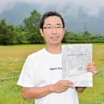 氷上地域の古墳について調査し、報告書を出版した東昭吾さん＝丹波市春日町七日市