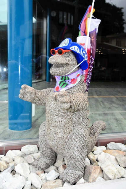 こどもの日には、背中にこいのぼり＝丹波市氷上町