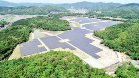 発電効率の高い単結晶のパネルを使用したメガソーラー＝丹波市市島町下竹田（ＭＪＳソーラー提供）