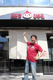 ミニシアター開館に向け奔走した近兼拓史さん＝丹波市氷上町成松