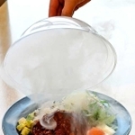 クローシュを開け、煙の中から現れたのは…＝ユニトピアささやま