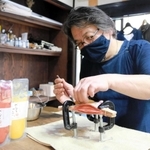 初心者でも挑戦しやすい板締め絞り。好きな模様や色を選べる＝丹波篠山市河原町