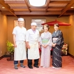 日本料理店からウナギ専門店へかじを切った（左から）上田隆さん、元志さん、祥子さん、裕美さん（うなぎ辻判提供）