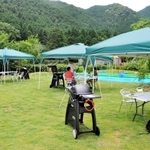 薬草薬樹公園にオープンしたバーベキューサイト＝丹波市山南町和田
