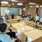 説明会で被災者らから状況を聞き取り、市の対応を伝える市幹部ら＝丹波篠山市山内町