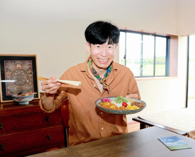 スパイスカレー店「ルーとこめ」をオープンする落語家の桂歌之助さん＝丹波篠山市京町