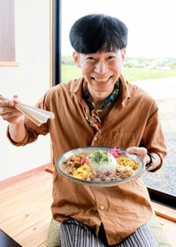 スパイスカレー店「ルーとこめ」をオープンする落語家の桂歌之助さん＝丹波篠山市京町