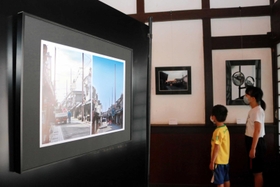 河原町などで撮影された写真が並ぶメイン会場＝丹波篠山市河原町